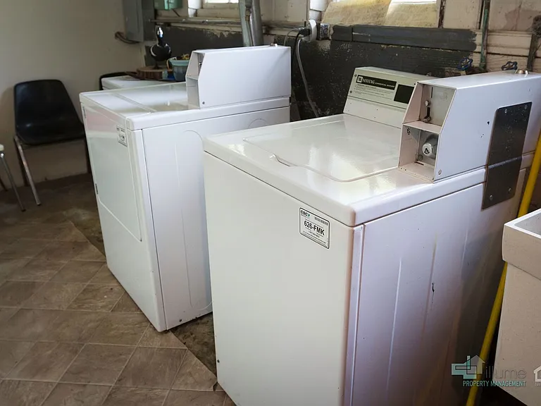 Charming Multi-Unit Living in Prime Northeast Salem Location — Photo 16