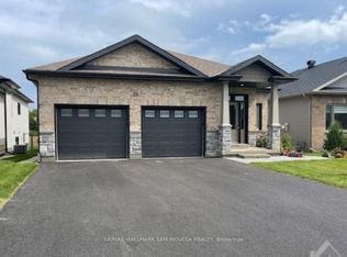 29 Senators Gate Dr #A, Perth, ON K7H 0B5