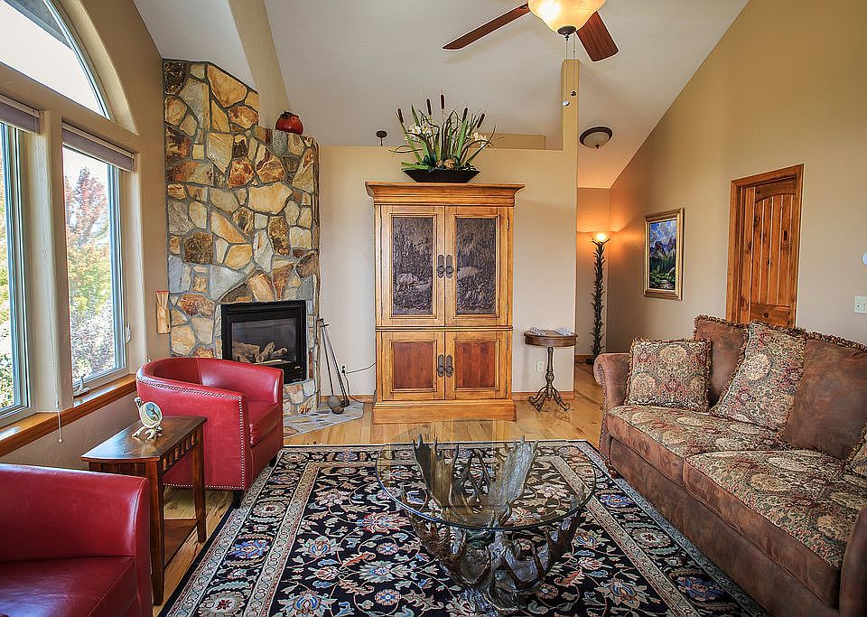 Upper living area with views