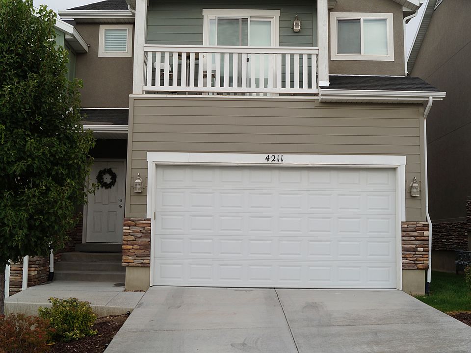 1st image of 4211 N Cresthaven Ln