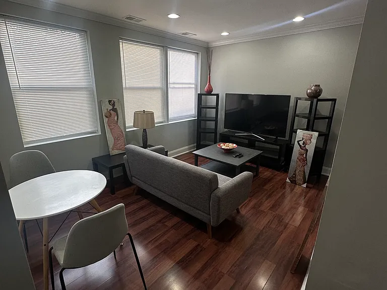 4255 Edson Pl NE — Photo 4