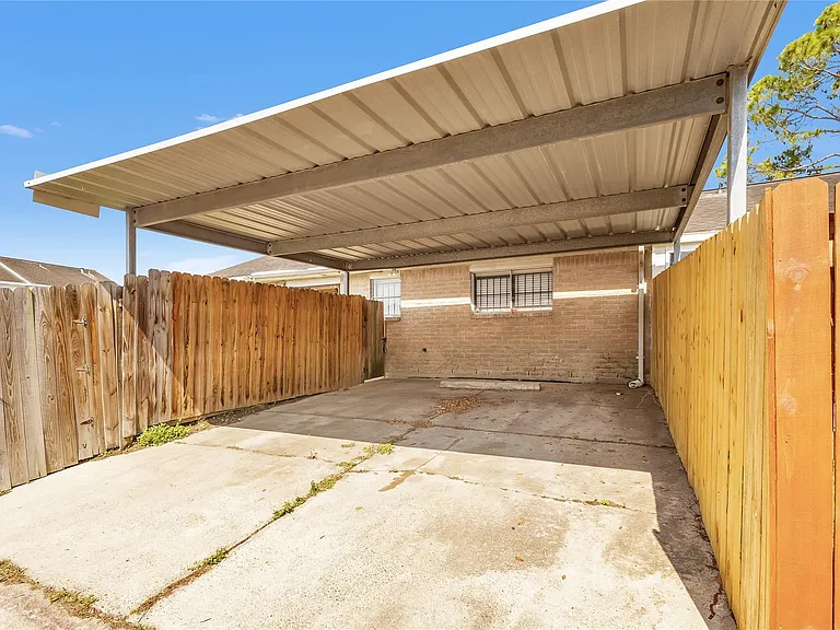 6913 Chasewood Dr — Photo 3