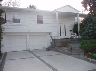 911 Cliffside Ave, Valley Stream, NY 11581