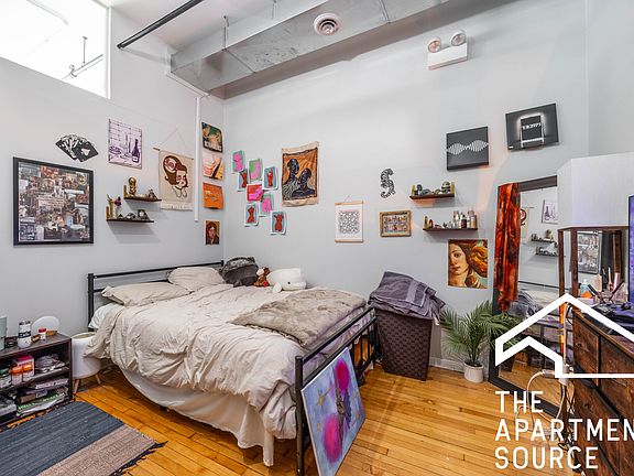 5th image of 2412 W North Ave #2E
