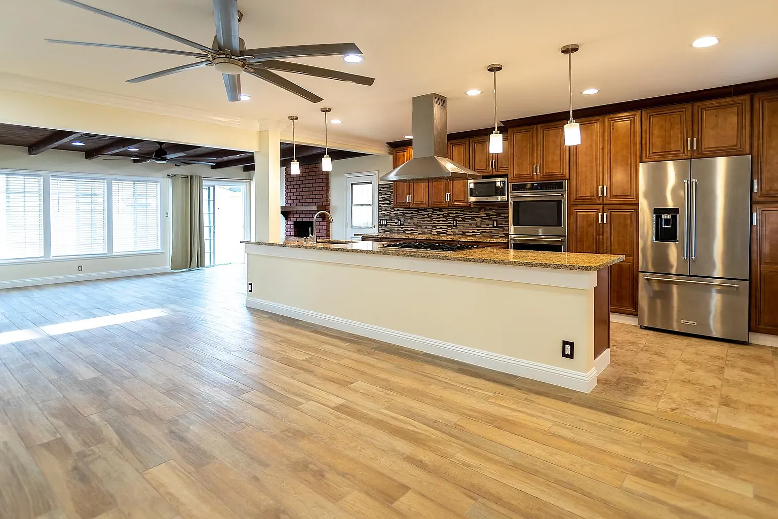 3 bed, 1350 sqft, $4,300 — Photo 4