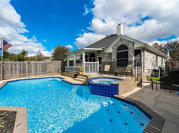 4th image of 774 Livingston Dr