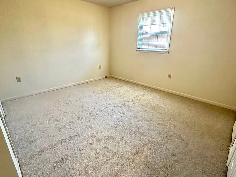University Pointe Apartments — Photo 27
