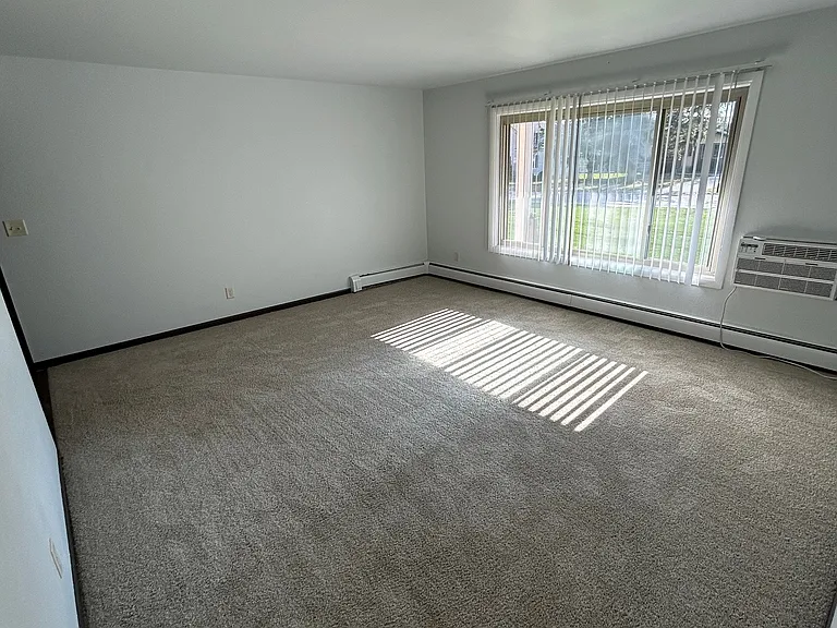 302 Hill St — Photo 6