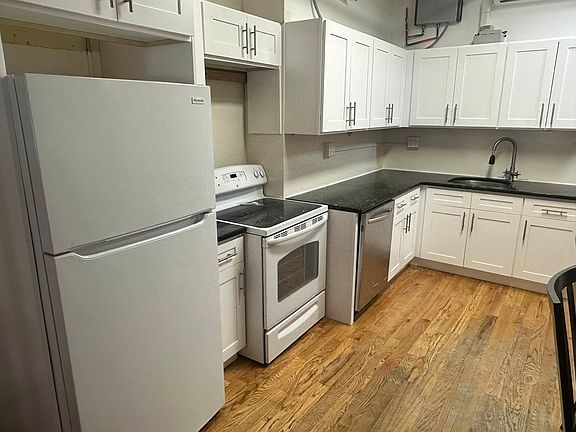 4th image of 17 Old Fulton St #1