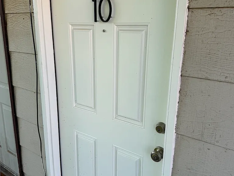 417 Harvard Dr SE #10 — Photo 2