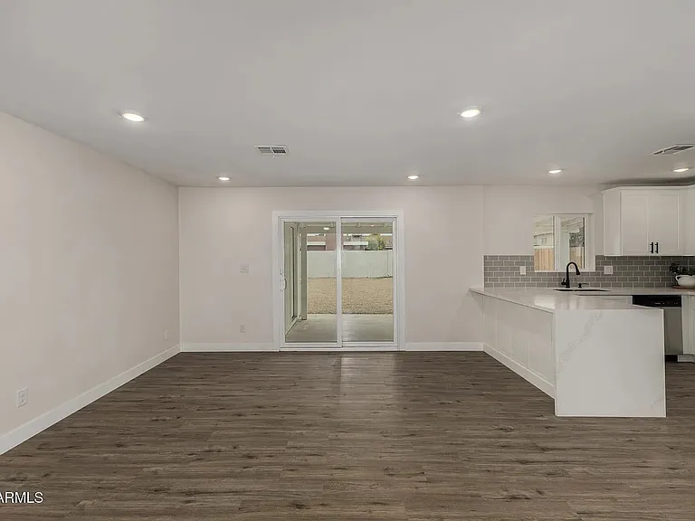 3234 E Marilyn Rd — Photo 4