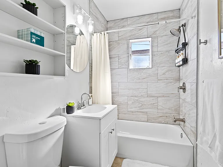 1627 N Bryant Ave #C — Photo 24
