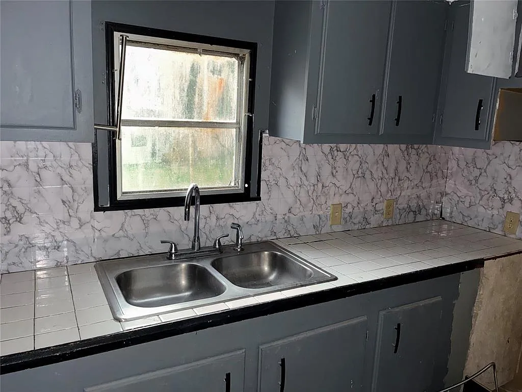 2 bed, 2.0 bath, 744 sqft, $1,100 — Photo 4