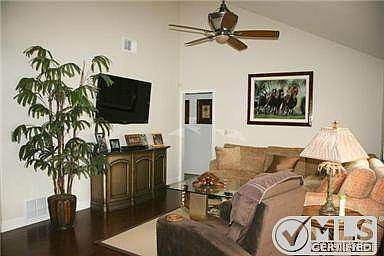 4th image of 8447 Sale Ave