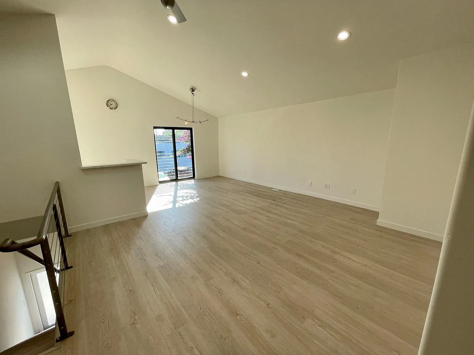 3 bed, 1600 sqft, $8,500 — Photo 2