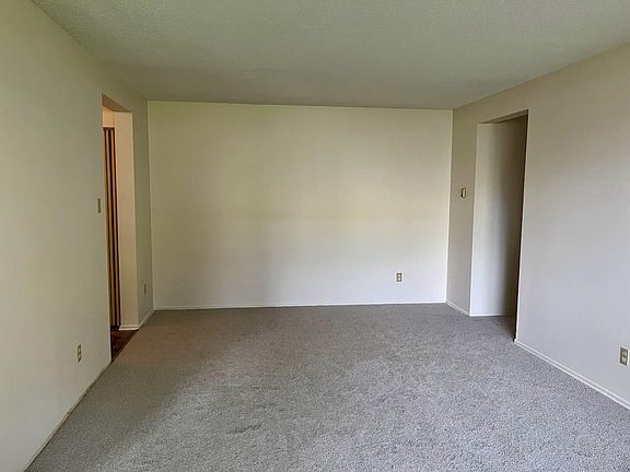 108 Laurier Ads Photos - 3_05312022