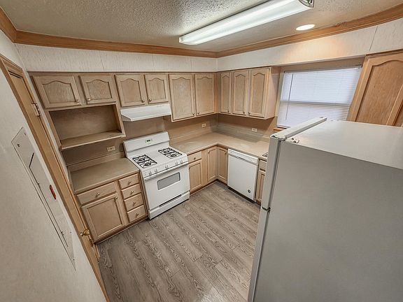 4th image of 612 Vance Cir