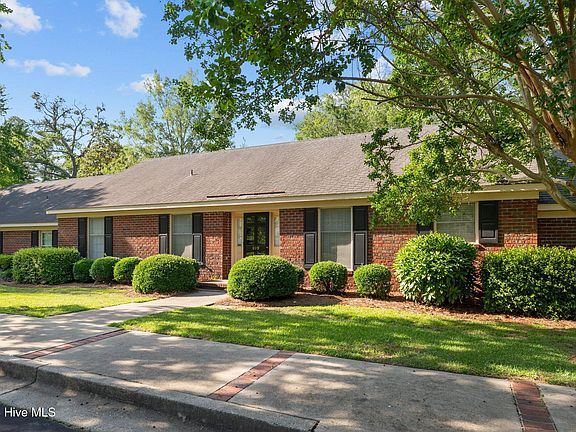 3rd image of 809 Greenbriar Road