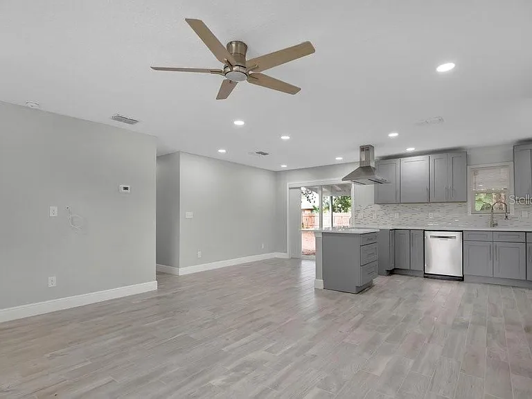 2115 Messina Ave — Photo 6