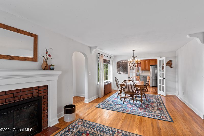 5th image of 2128 Ferguson Street