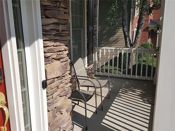 4th image of 4095 Canterbury Walk Dr