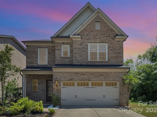 8513 Garden View Dr, Charlotte, NC 28277