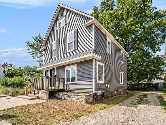 2nd image of 1912 S Burdick St #2