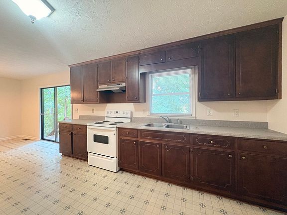 4th image of 1112 Ridge Dr