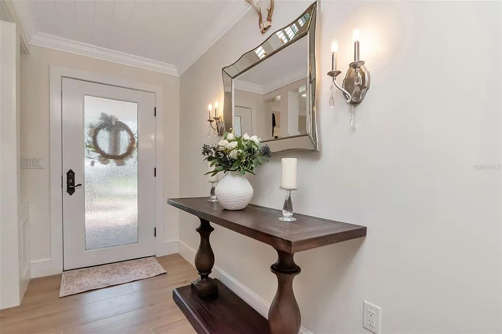 4 bed, 3.0 bath, 2162 sqft, $9,000 — Photo 2