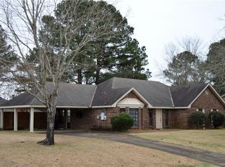 1216 Yorkshire Dr, Prattville, AL 36067