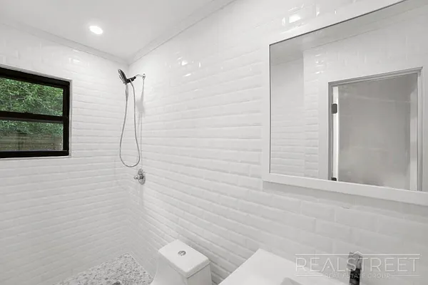 Rented by Real Street Inc | media 20