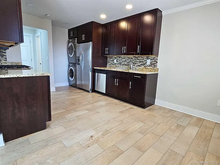32 Alpine Dr #H — Photo 1