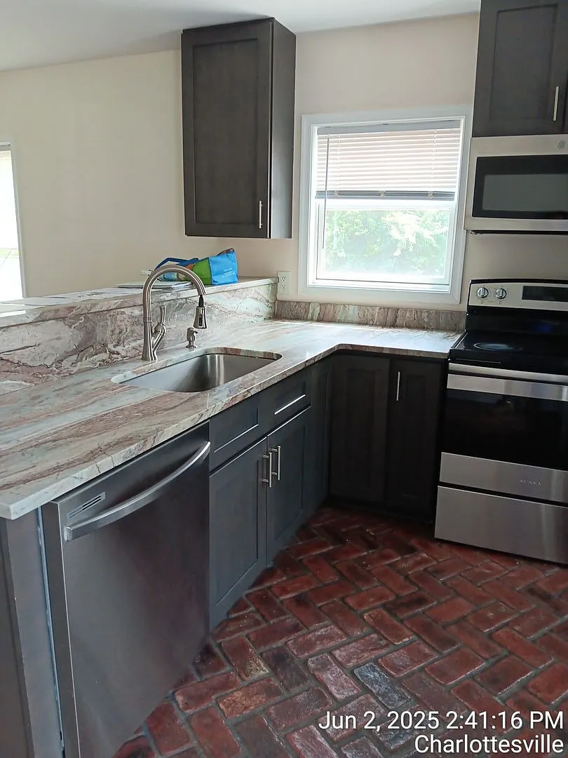 2027-2028 Leasing Year Heart of 14th ST / 3 bedroom 2 Bath 515 14th St NW Apt B — Photo 3