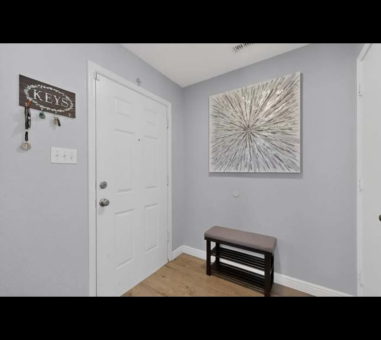 4 bed, 2.5 bath, 2032 sqft, $2,300 — Photo 2