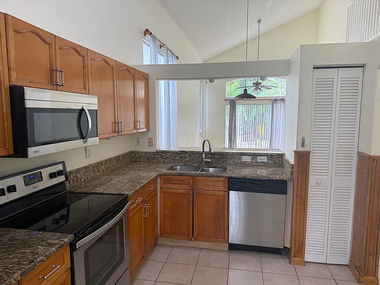 6711 Green Island Cir — Photo 2
