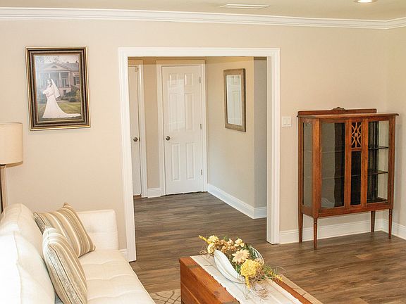 Foyer & Coat Closet