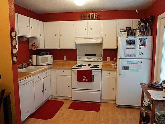 5th image of 1855 Fox Run Dr APT 3