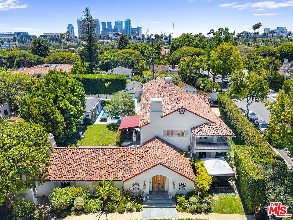 1st image of 523 N Beverly Dr