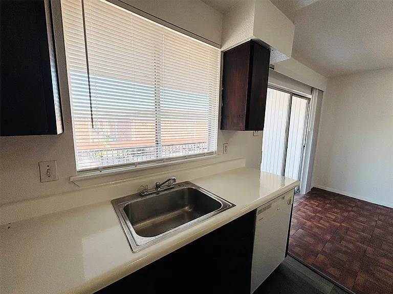 9201 Clarewood Dr #129 — Photo 10
