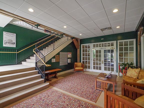 5th image of 40 Washington Street # 310
