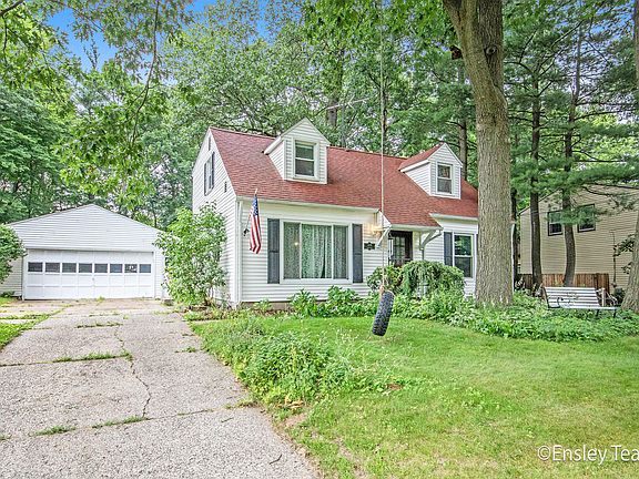 3rd image of 479 Shadowood St NW