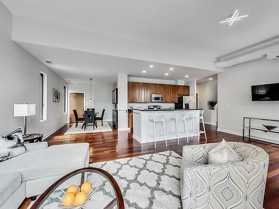 5th image of 1319 N Wood St APT 3D