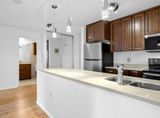 2008 Fullerton Ave #707, North Vancouver, BC