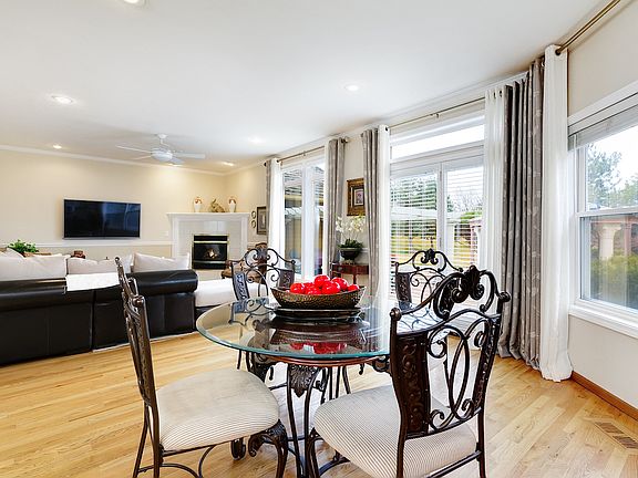 Casual dining with view