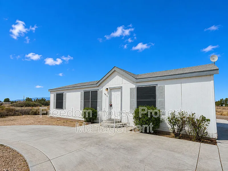 3 bed, 2.0 bath, 1310 sqft, $1,400 — Photo 1