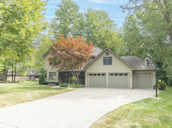 5525 N Cherry Tree Dr, Greenfield, IN 46140