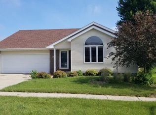 2414 N 7th Avenue Pl E, Newton, IA 50208