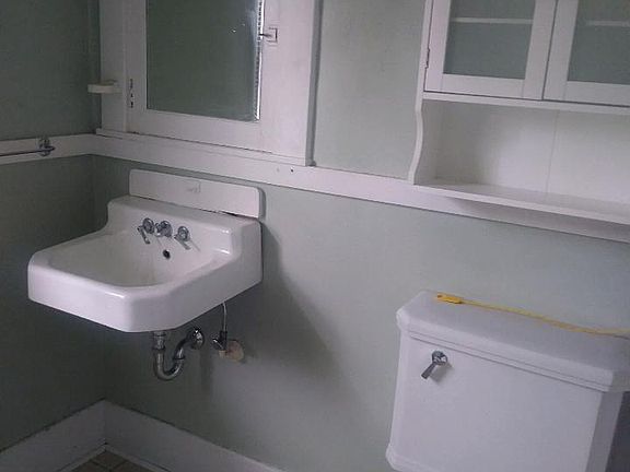 3rd image of 437 Eddy Ave