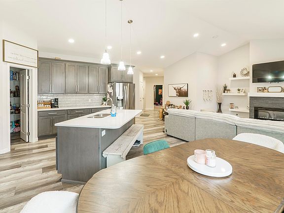 3rd image of 209 5th St