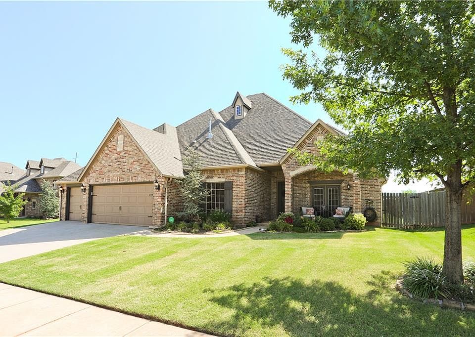 1st image of 3304 Chesterfield Pl